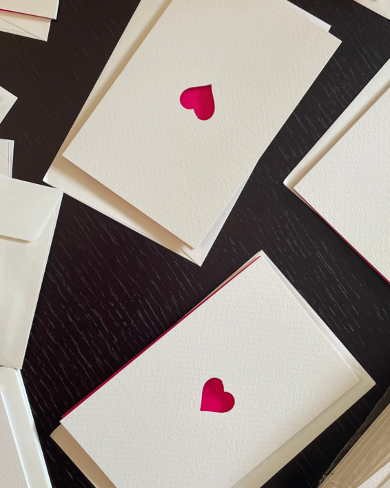 כרטיסים איקון בחיתוך ליזר - לב אדום